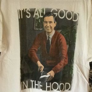 Who doesn’t love 💕 Mister Rogers?! 😁😆 size M
